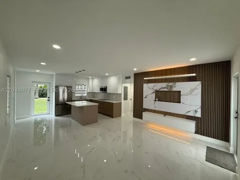 521 E 33rd Street Hialeah FL 33013