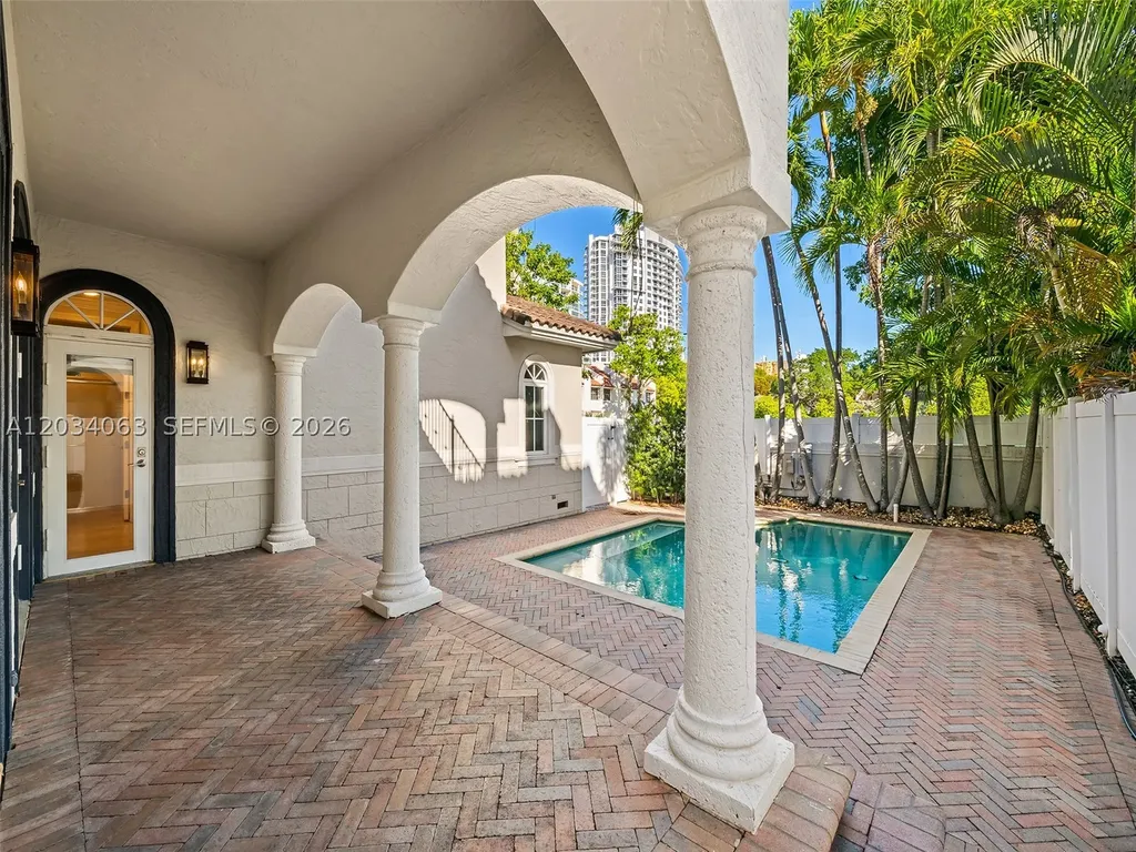 821 SE 2nd Court Fort Lauderdale FL 33301