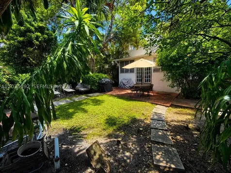 452 SW 26th Road Miami FL 33129