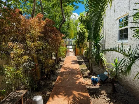 452 SW 26th Road Miami FL 33129