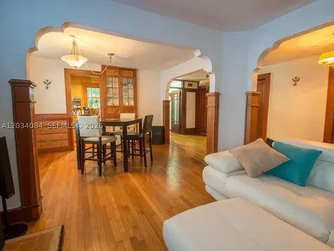 8238 NE 9th Avenue Miami FL 33138
