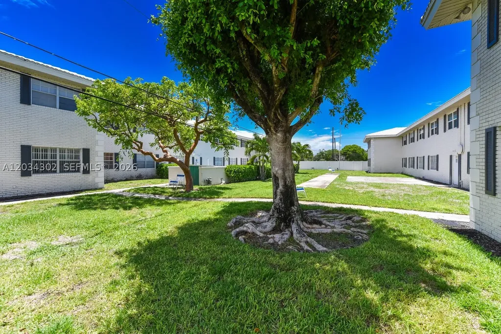 298 SW 6th Street Boca Raton FL 33432
