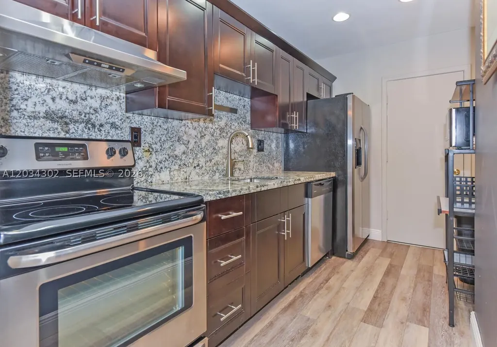 298 SW 6th Street Boca Raton FL 33432