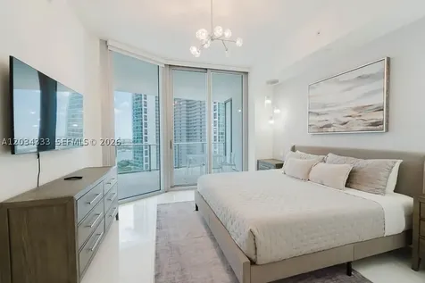 851 NE 1st Avenue Miami FL 33132