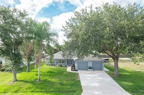 401 SW Ridgecrest Drive Port St. Lucie FL 34953