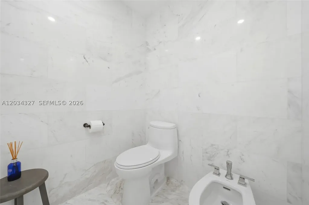 715 Bayshore Drive Fort Lauderdale FL 33304