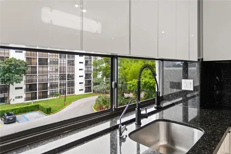 17021 N Bay Road Sunny Isles Beach FL 33160
