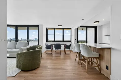 2555 Collins Avenue Miami Beach FL 33140