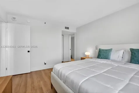 2555 Collins Avenue Miami Beach FL 33140