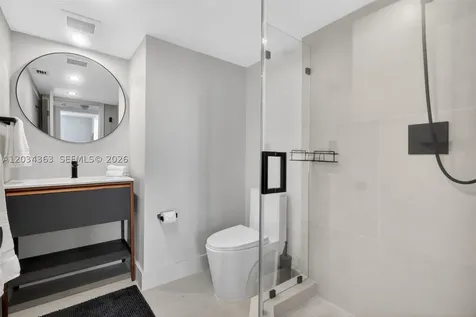 2555 Collins Avenue Miami Beach FL 33140