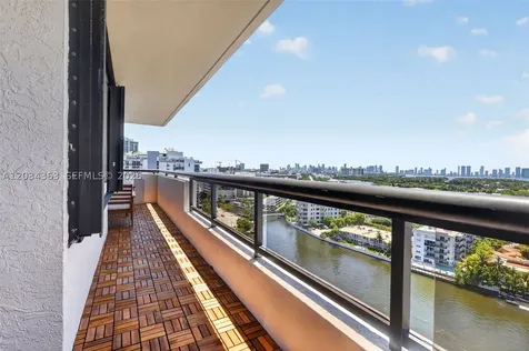 2555 Collins Avenue Miami Beach FL 33140