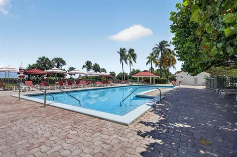2555 Collins Avenue Miami Beach FL 33140