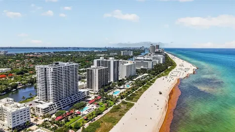 2555 Collins Avenue Miami Beach FL 33140