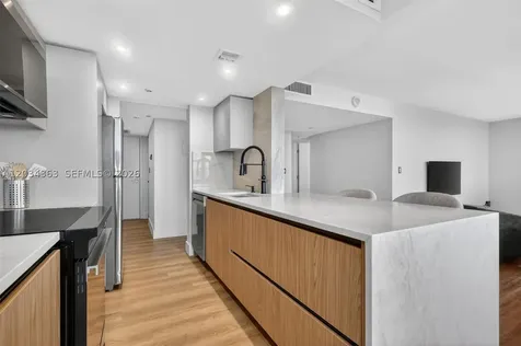 2555 Collins Avenue Miami Beach FL 33140