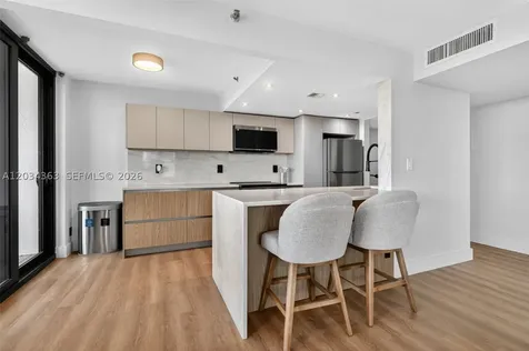2555 Collins Avenue Miami Beach FL 33140