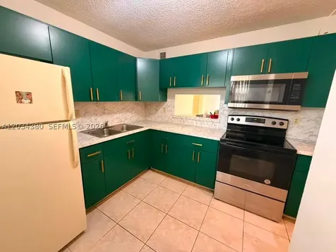 1480 W 46th Street Hialeah FL 33012