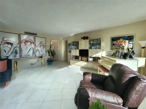 3505 S Ocean Drive Hollywood FL 33019
