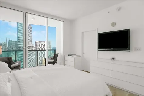31 SE 5th Street Miami FL 33131