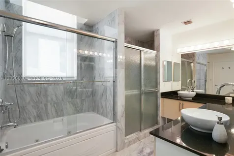 31 SE 5th Street Miami FL 33131