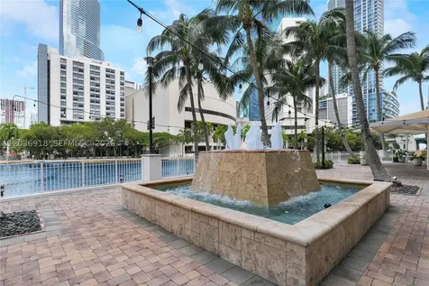 31 SE 5th Street Miami FL 33131