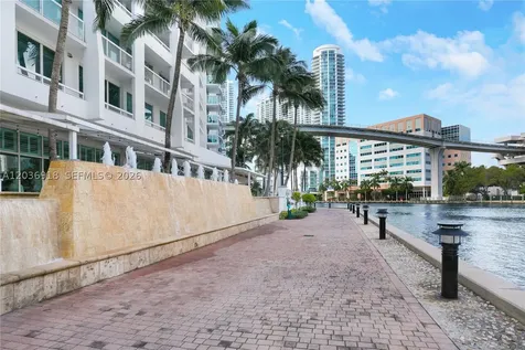 31 SE 5th Street Miami FL 33131