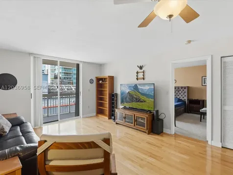 3588 Collins Avenue Miami Beach FL 33140