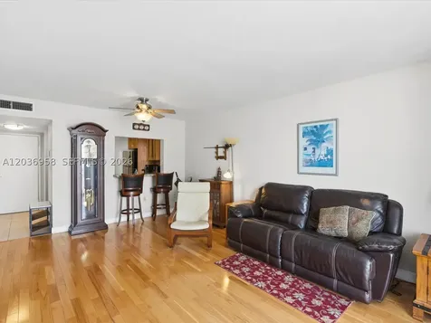 3588 Collins Avenue Miami Beach FL 33140