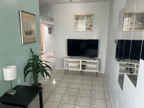 100 Lincoln Road Miami Beach FL 33139