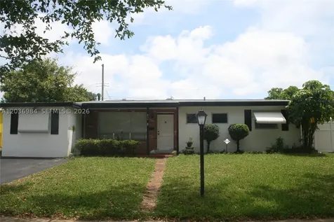 621 SW 64 Way Pembroke Pines FL 33023