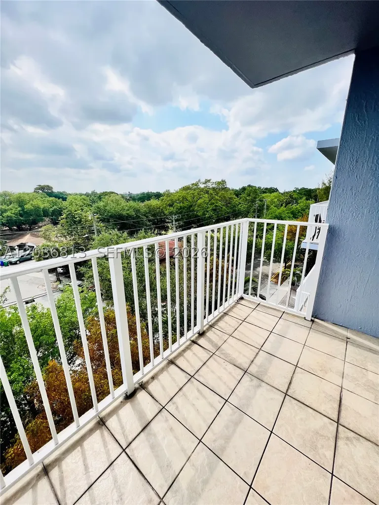 2415 NW 16th St Road Miami FL 33125