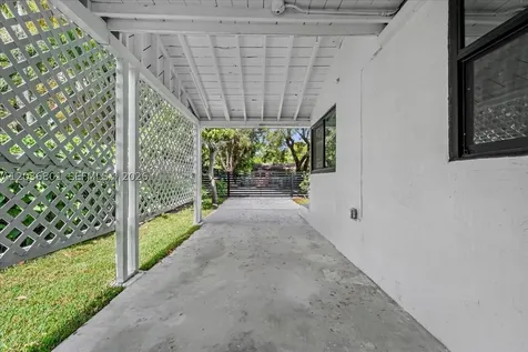 5220 SW 6th Street Miami FL 33134