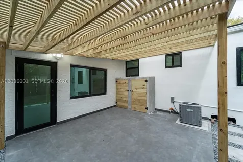5220 SW 6th Street Miami FL 33134