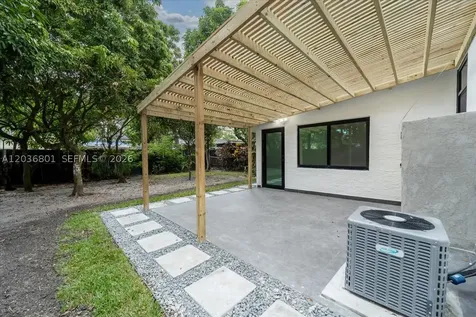 5220 SW 6th Street Miami FL 33134