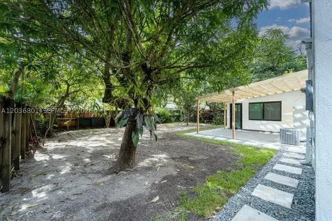 5220 SW 6th Street Miami FL 33134