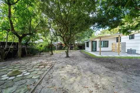 5220 SW 6th Street Miami FL 33134