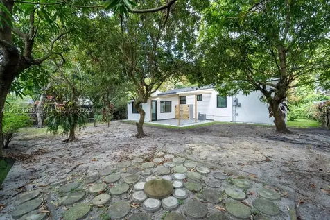 5220 SW 6th Street Miami FL 33134