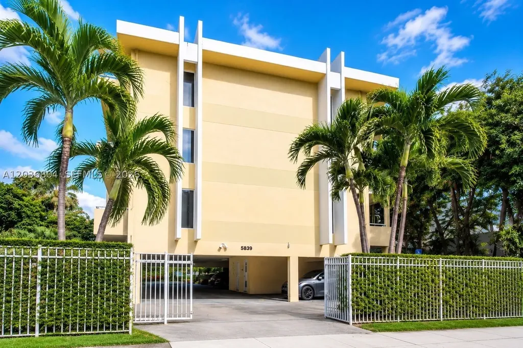 5839 SW 74th Terrace South Miami FL 33143