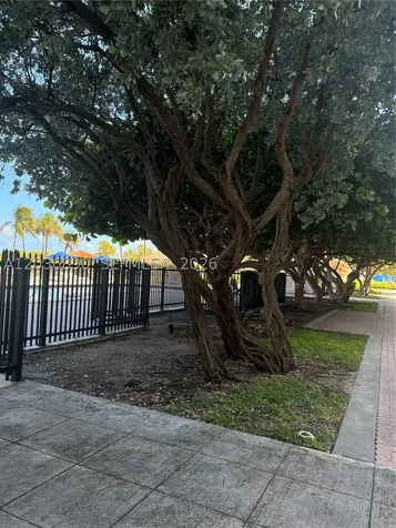 2555 Collins Avenue Miami Beach FL 33140