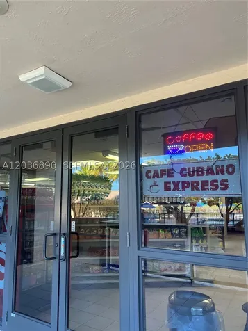 2555 Collins Avenue Miami Beach FL 33140