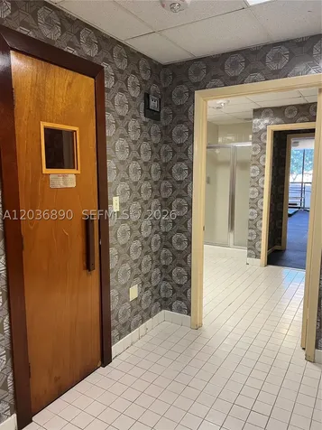 2555 Collins Avenue Miami Beach FL 33140