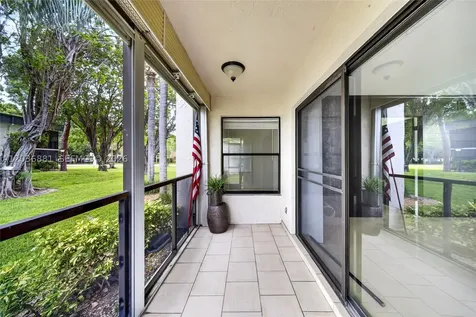 265 SE 10th Street Deerfield Beach FL 33441