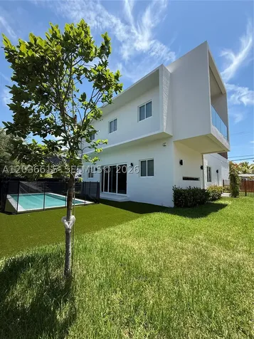 3326 Elizabeth Street Miami FL 33133