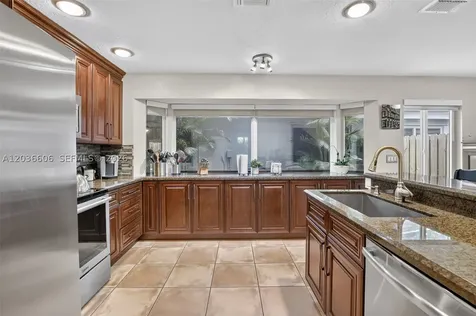 8815 Woodside Court Davie FL 33328