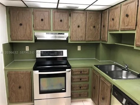 10852 N Kendall Drive Miami FL 33176