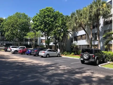 10852 N Kendall Drive Miami FL 33176