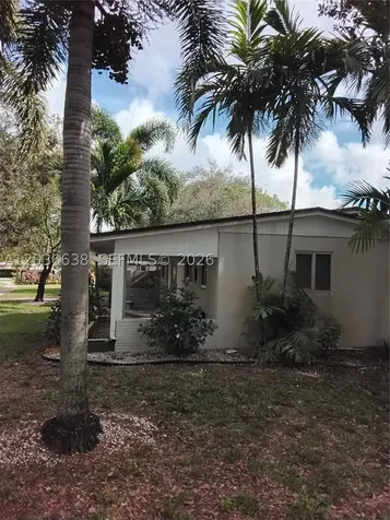 911 W Country Club Circle Plantation FL 33317