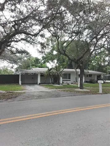 911 W Country Club Circle Plantation FL 33317