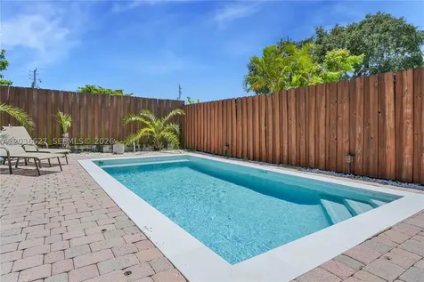 3022 SW 17th Street Miami FL 33145