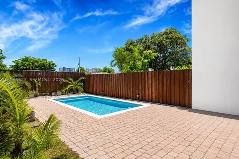 3022 SW 17th Street Miami FL 33145