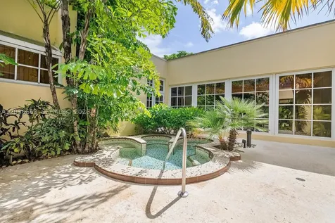 1000 Quayside Terrace Miami FL 33138